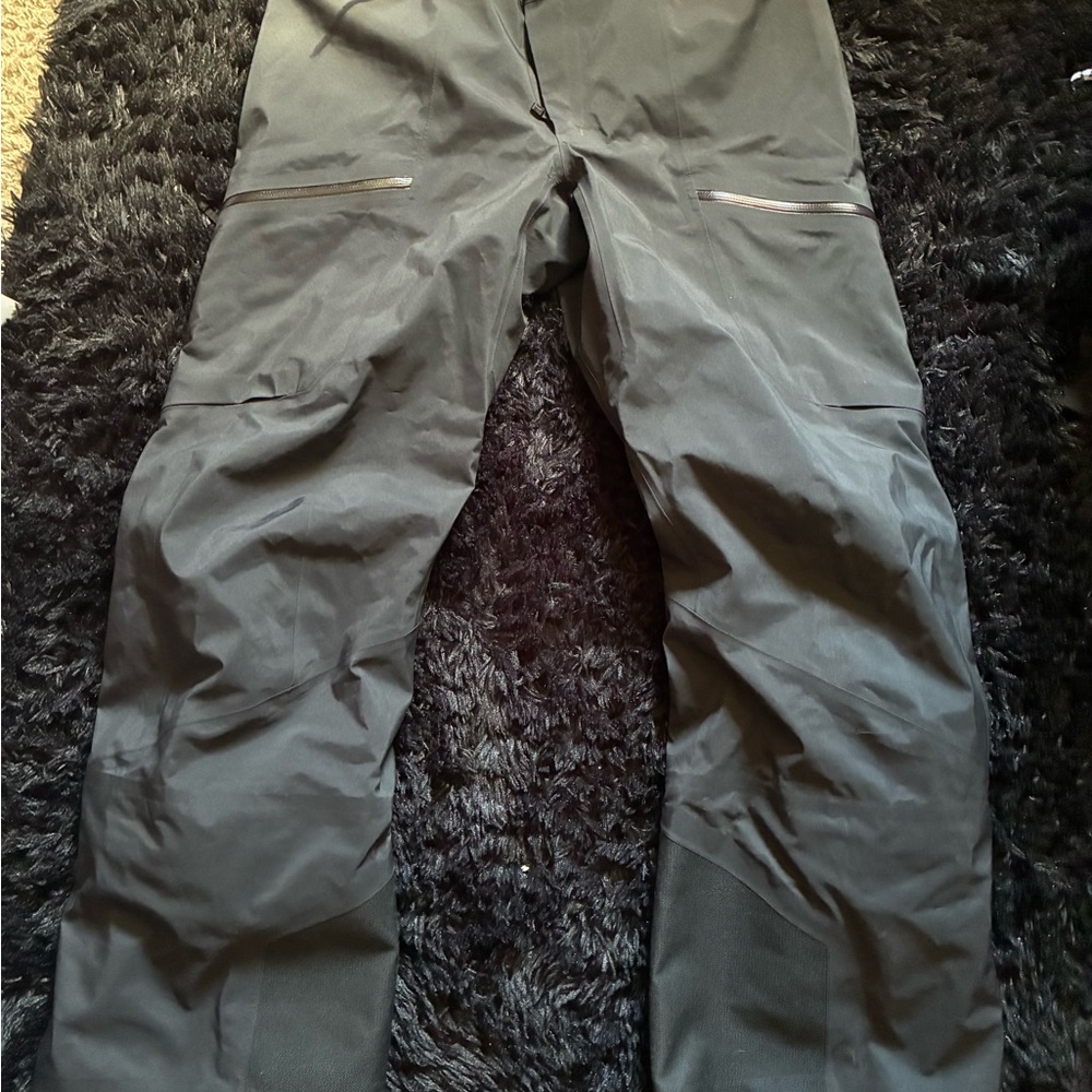 Arc'teryx Men's Gray Cargo Pants